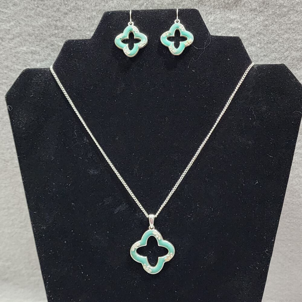 Avon Globalista Enamel Turquoise Clover Quatrefoil Necklace Earring Set 1980's